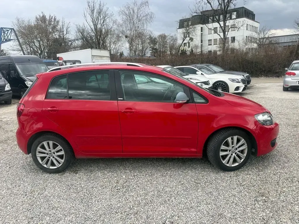 Second-hand VW Golf VII Style 105 CP (77 kW) 2012 Roșu Berlinǎ