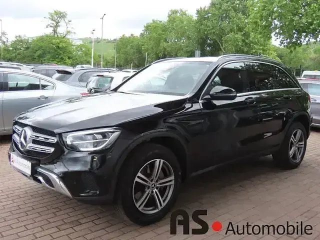 Gebraucht Mercedes GLC220 194 PS (142 kW) 2019 Schwarz/baltic black SUV