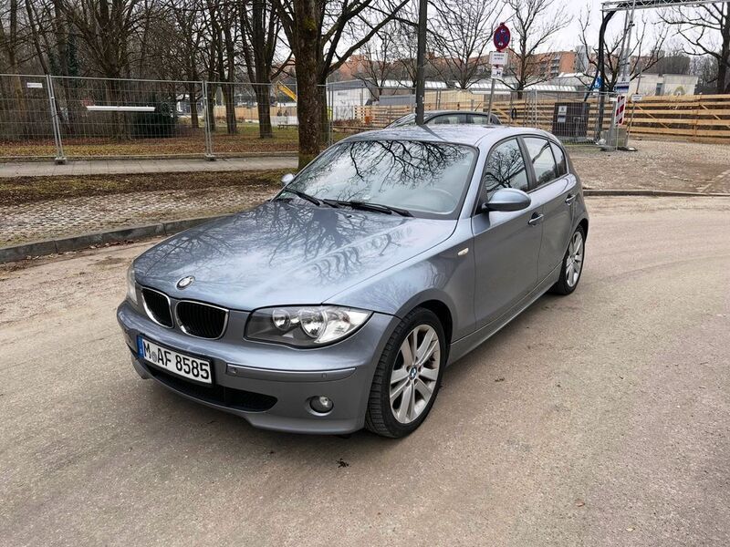 Blau Gebraucht 2005 BMW 118 Sport Line Kleinwagen | 2.890 € (Fairer Preis) - Bild 1/4