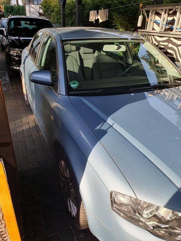 Blau Gebraucht 2007 Audi A4 Limousine | 6.500 € (Etwas zu teuer) - Bild 1/4
