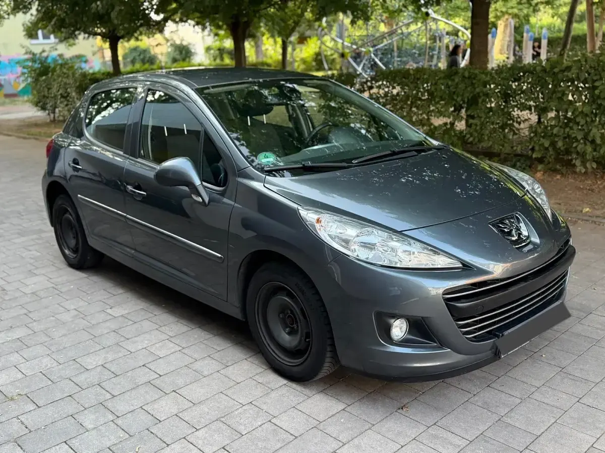 Gebraucht Peugeot 207 95 PS (69 kW) 2011 Grau Limousine