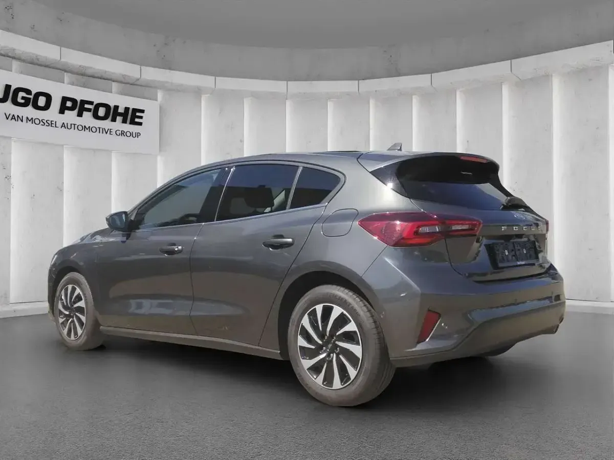 Gebraucht Ford Focus Titanium 125 PS (91 kW) 2022 Grau Limousine