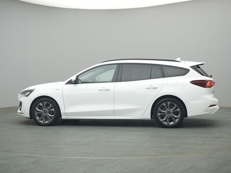Gebraucht Ford Focus ST-Line X 125 PS (91 kW) 2022 Frozen white Limousine