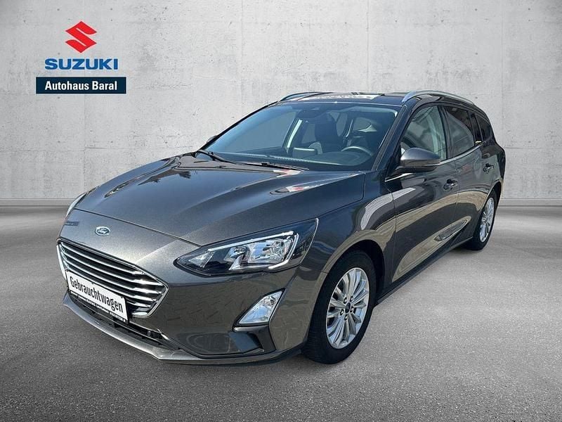 Grau Gebraucht 2020 Ford Focus Titanium Limousine | 16.490 € (Fairer Preis) - Bild 1/4
