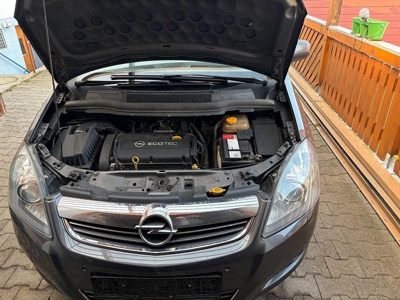 Gebraucht Opel Zafira 140 PS (102 kW) 2011 Grau Van / Kleinbus