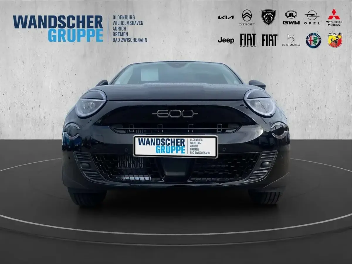 Neu Fiat 600 Business 110 PS (80 kW) 2025 Schwarzschwarz SUV