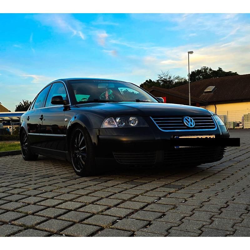 Schwarz Gebraucht 2003 VW Passat Limousine | 700 € (Superpreis) - Bild 1/4