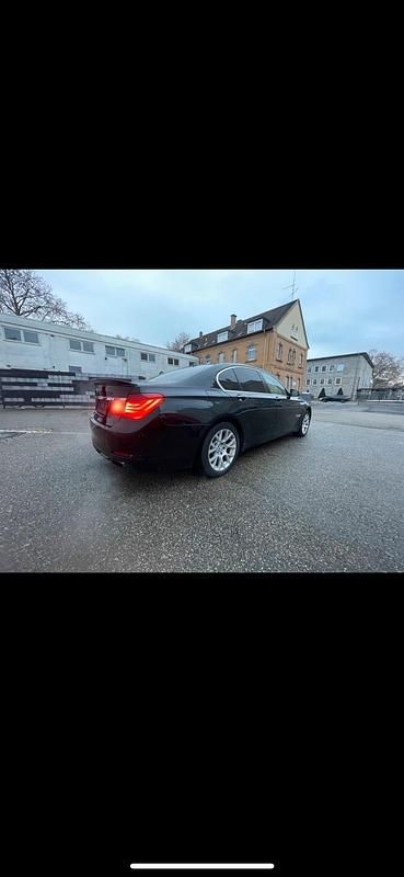 Second-hand BMW 740 306 CP (225 kW) 2012 Berlinǎ