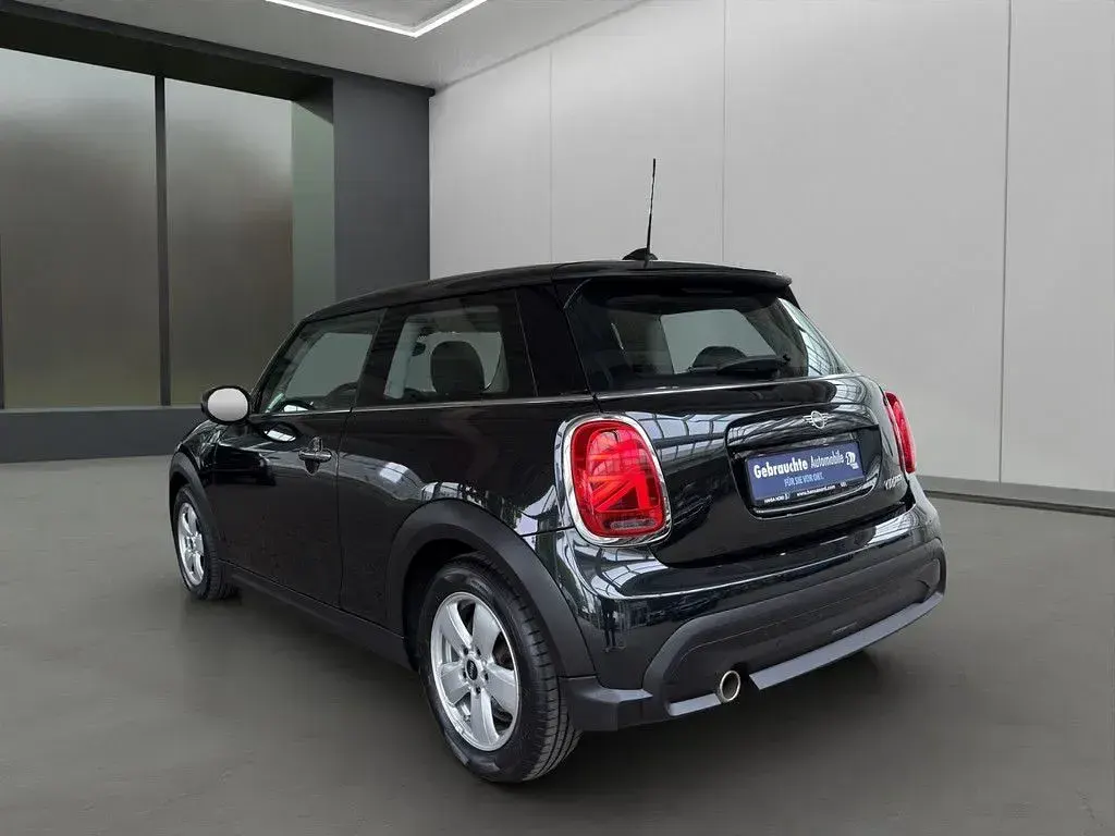 Gebraucht Mini Cooper Essential 136 PS (100 kW) 2023 Schwarz Kleinwagen