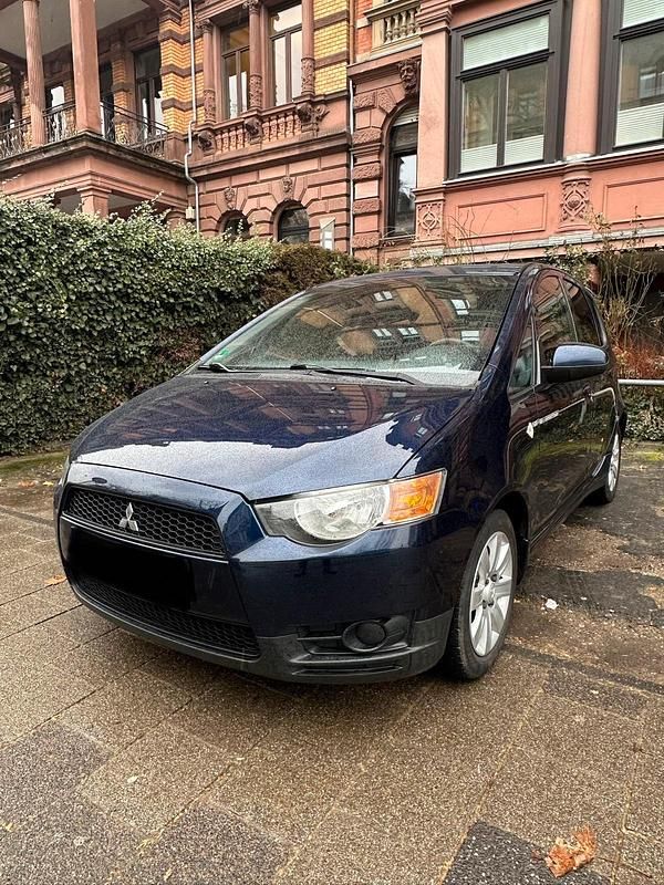 Gebraucht Mitsubishi Colt Invite 95 PS (69 kW) 2011 Blau Kleinwagen
