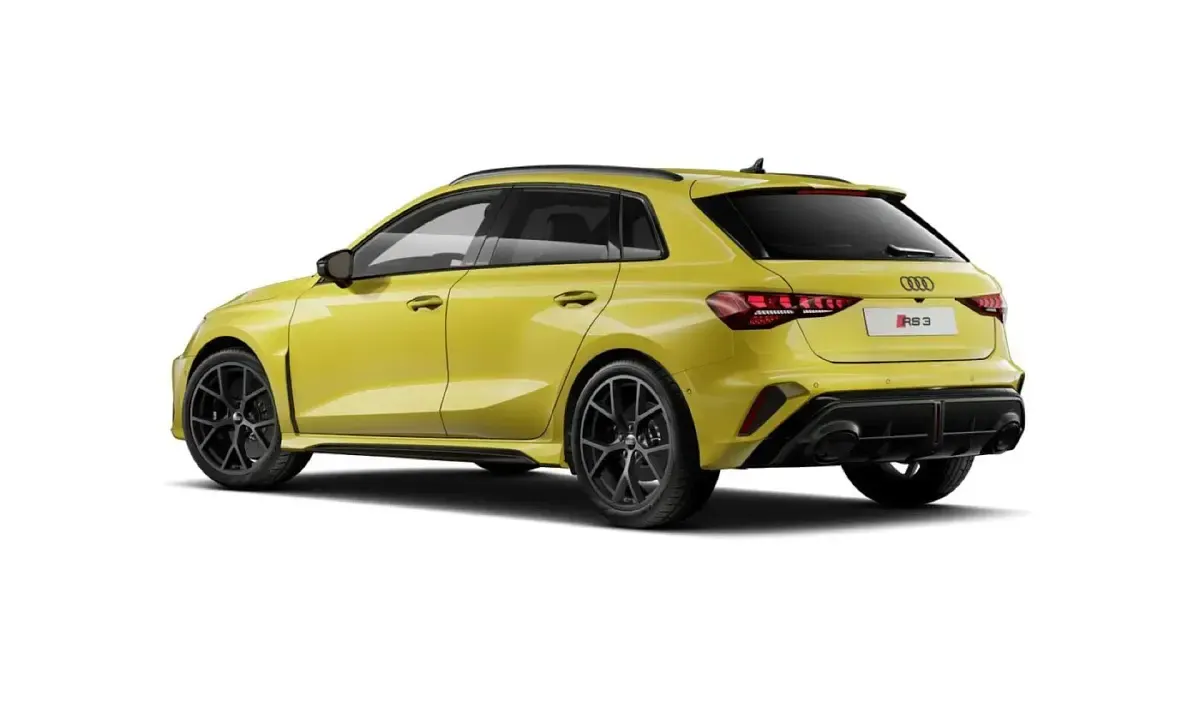 Gebraucht Audi RS3 Sportback Ambiente 400 PS (294 kW) 2025 Pythongelb metallic Kleinwagen