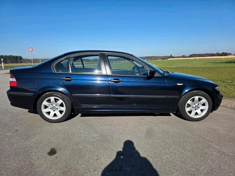 Gebraucht BMW 318 143 PS (105 kW) 2005 Blau Limousine