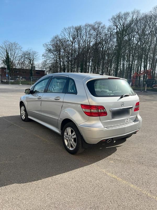 Gebraucht Mercedes B170 116 PS (85 kW) 2009 Silber Van / Kleinbus