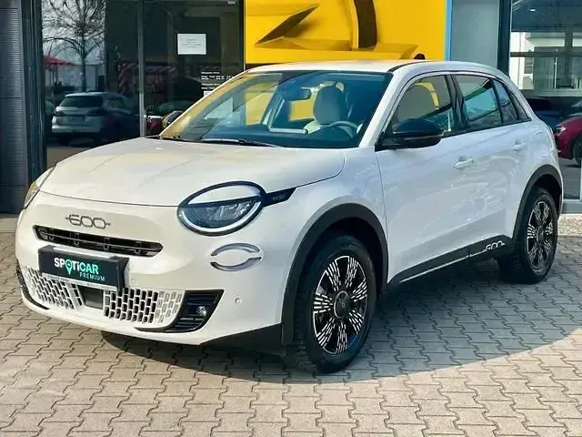 Gebraucht Fiat 600 110 PS (80 kW) 2024 Weiß SUV