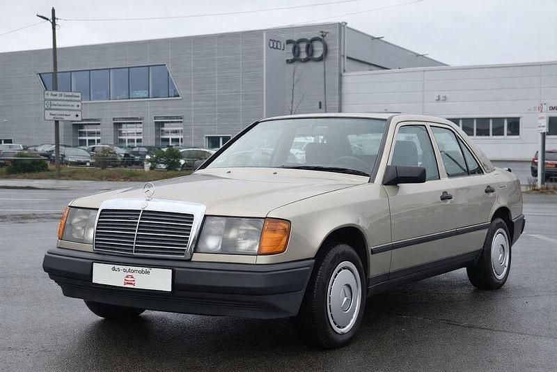 Gebraucht Mercedes E260 160 PS (117 kW) 1988 Silber Limousine