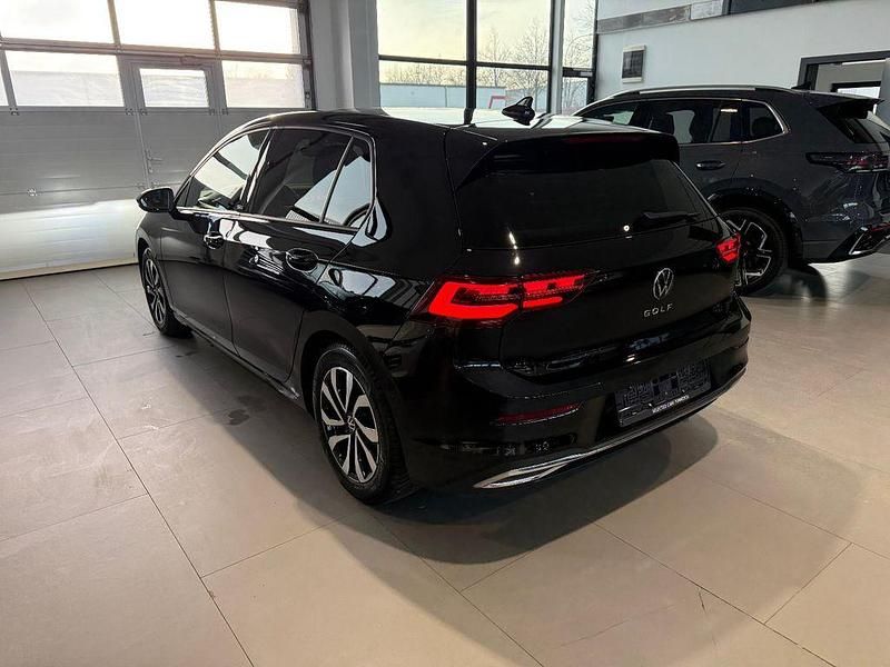 Gebraucht VW Golf VIII Active 150 PS (110 kW) 2022 Schwarz Limousine