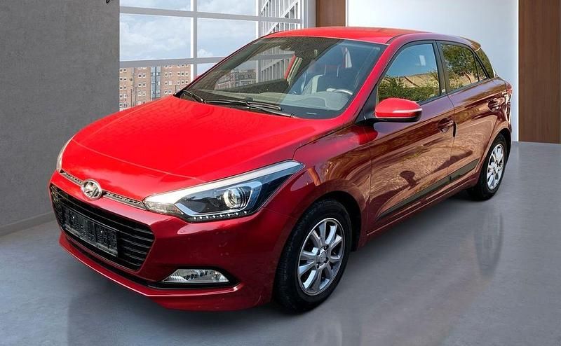 Rot Gebraucht 2016 Hyundai i20 Passion Limousine | 11.900 € (Etwas zu teuer) - Bild 1/4