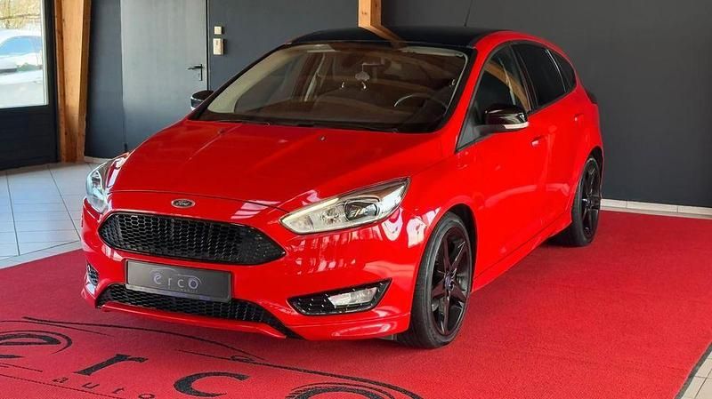 Rot Gebraucht 2016 Ford Focus ST-Line Limousine | 9.490 € (Guter Preis) - Bild 1/4