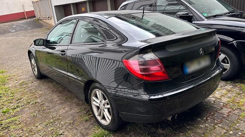 Gebraucht Mercedes C230 197 PS (144 kW) 2001 Schwarz Coupé