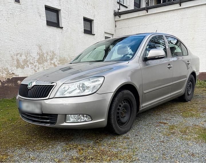 Gebraucht Skoda Octavia 105 PS (77 kW) 2012 Grau Limousine