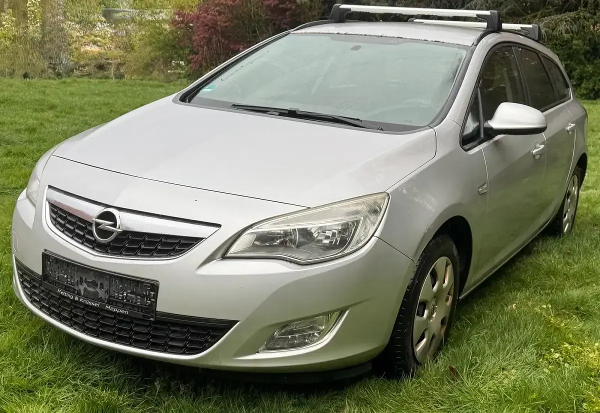 Gebraucht Opel Astra Sport 110 PS (80 kW) 2012 Silber Kombi