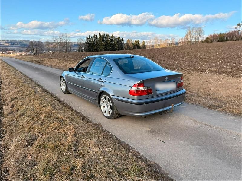 Gebraucht BMW 320 150 PS (110 kW) 2003 Silber Limousine