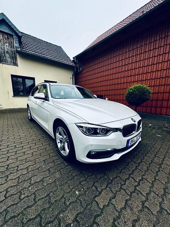 Weiß Gebraucht 2015 BMW 320 Luxury Line Kombi | 14.495 € (Fairer Preis) - Bild 1/4