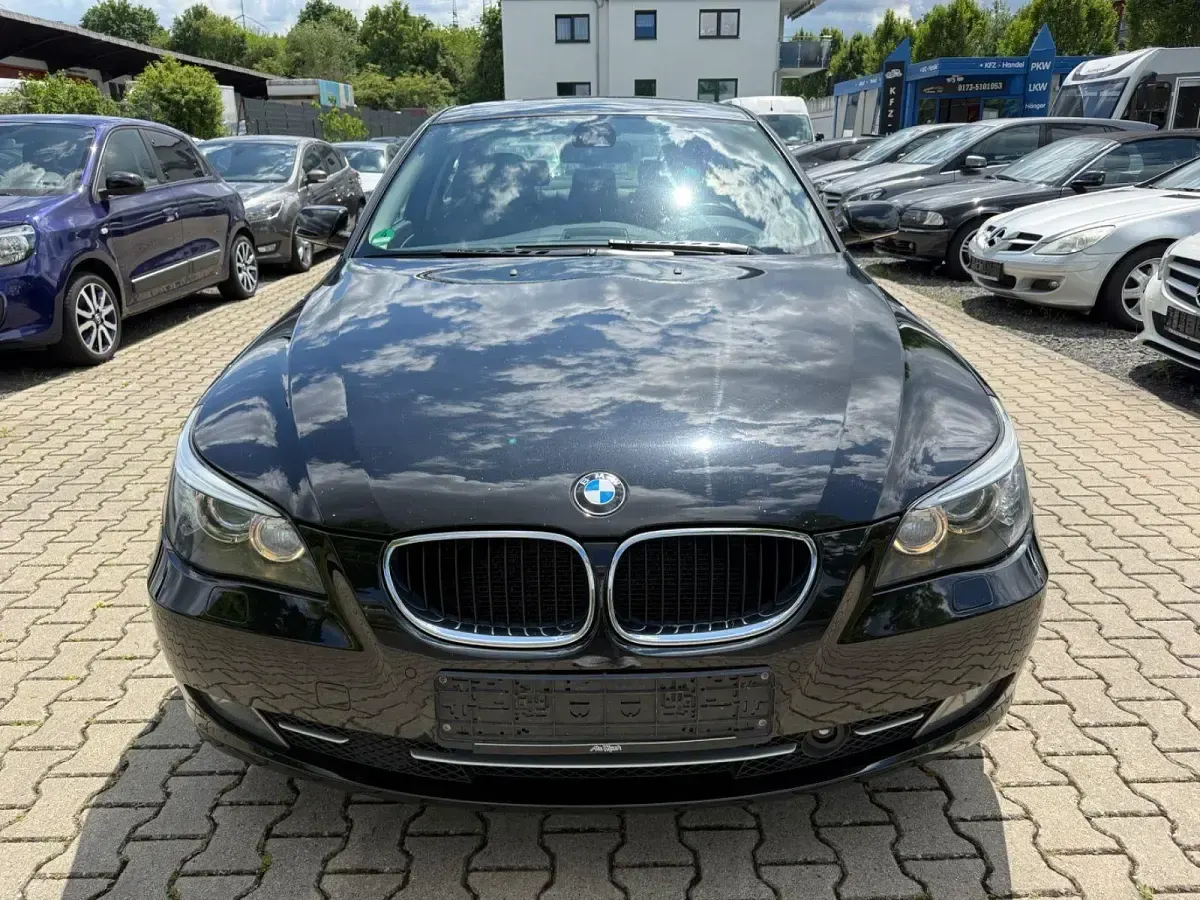 Gebraucht BMW 520 Sport Line 177 PS (130 kW) 2009 Schwarz Limousine