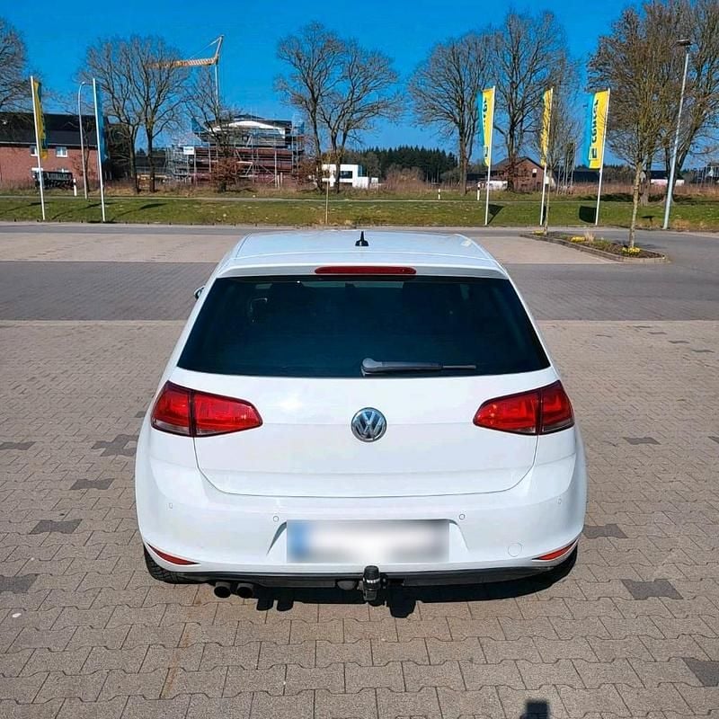 Gebraucht VW Golf VII 125 PS (91 kW) 2015 Weiß Limousine