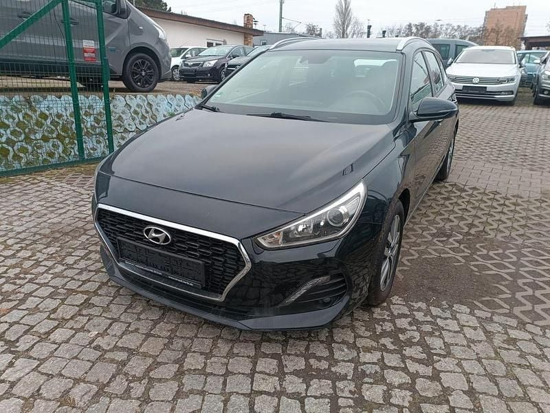 Schwarz Gebraucht 2019 Hyundai i30 Trend Kombi | 6.999 € (Superpreis) - Bild 1/4