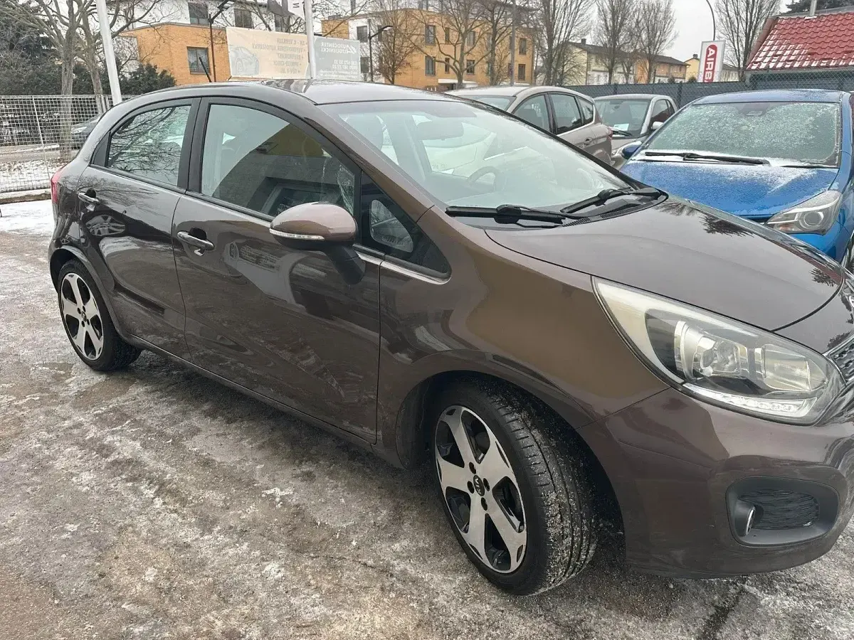 Gebraucht Kia Rio Spirit 109 PS (80 kW) 2013 Braun Limousine
