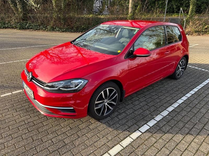 Gebraucht VW Golf VII Sound 125 PS (91 kW) 2017 Rot Limousine