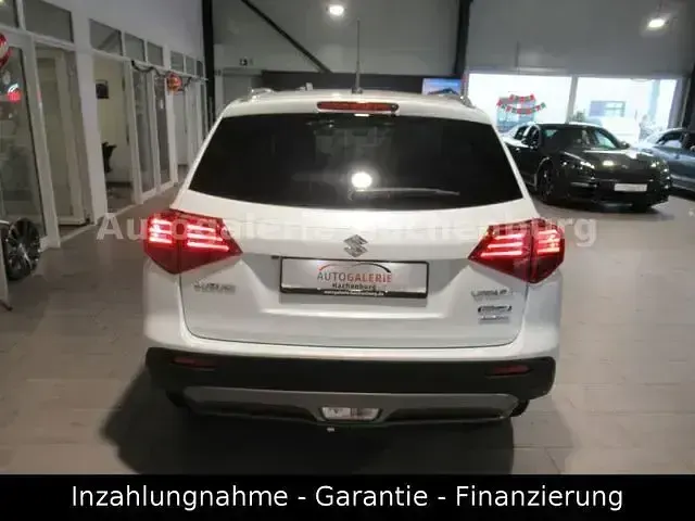 Gebraucht Suzuki Vitara 129 PS (94 kW) 2020 Weiß SUV