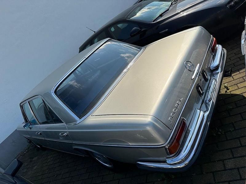 Gebraucht Mercedes 300 250 PS (183 kW) 1970 Silber Limousine