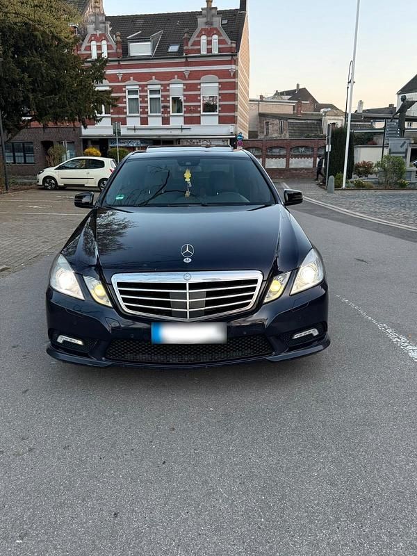 Gebraucht Mercedes E350 AMG 265 PS (194 kW) 2011 Blau Limousine