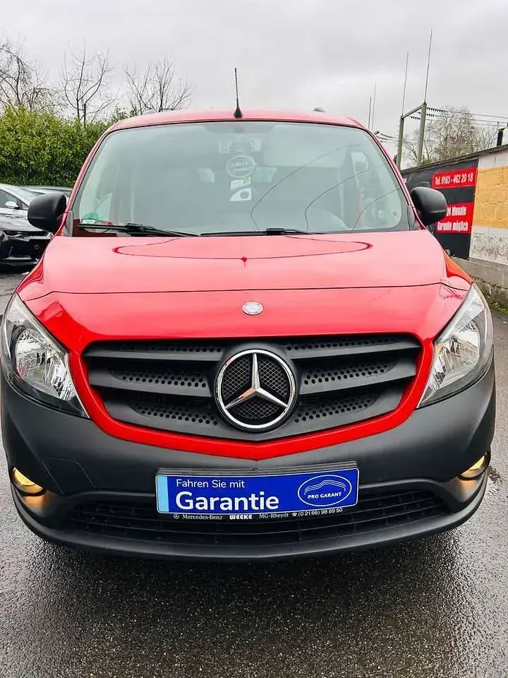 Gebraucht Mercedes Citan 111 110 PS (80 kW) 2018 Amarenarot Van / Kleinbus