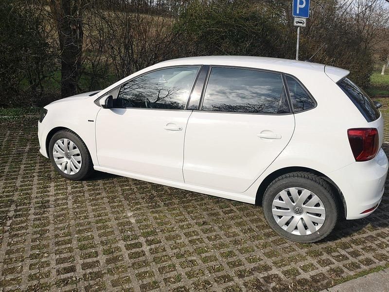 Gebraucht VW Polo LOUNGE 60 PS (44 kW) 2015 Weiß Kleinwagen