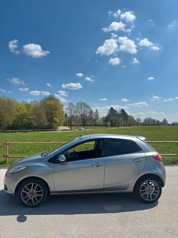 Gebraucht Mazda 2 84 PS (61 kW) 2012 Grau Kleinwagen
