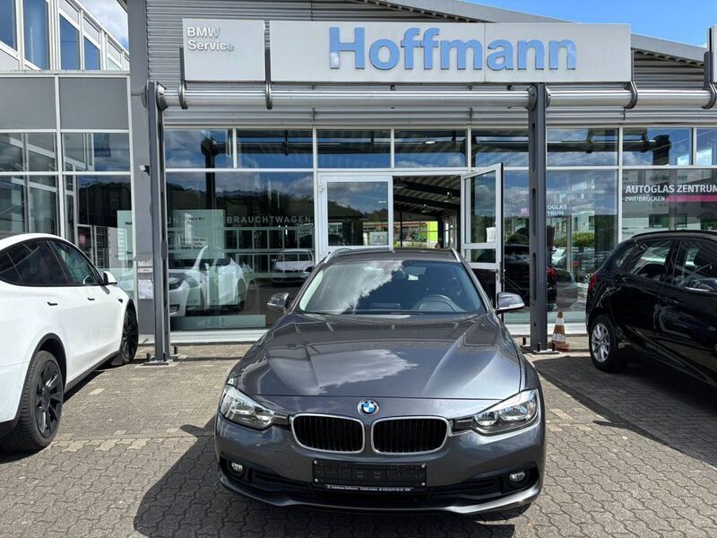 Grau Gebraucht 2016 BMW 318 Advantage Kombi | 12.450 € (Fairer Preis) - Bild 1/4