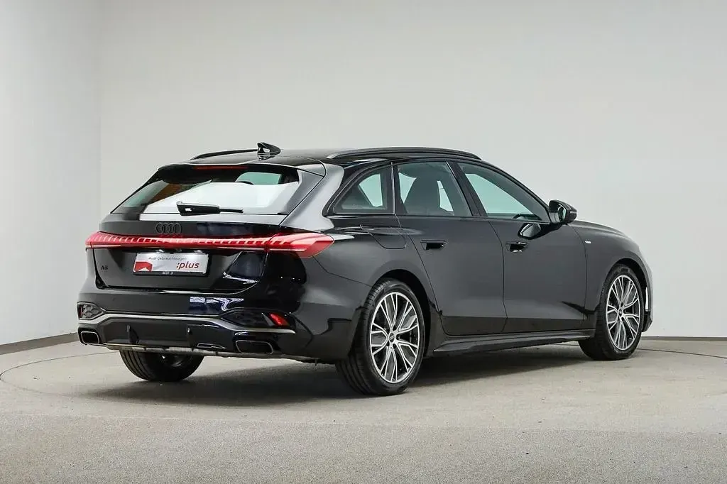 Gebraucht Audi A5 Ambiente 204 PS (150 kW) 2025 Mythosschwarz metallic Kombi