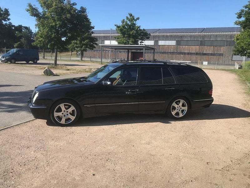 Gebraucht Mercedes E270 Avantgarde 170 PS (125 kW) 2001 Schwarz Limousine