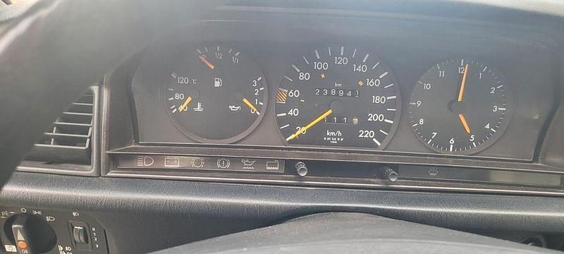 Gebraucht Mercedes 190 101 PS (74 kW) 1990 Blau Limousine