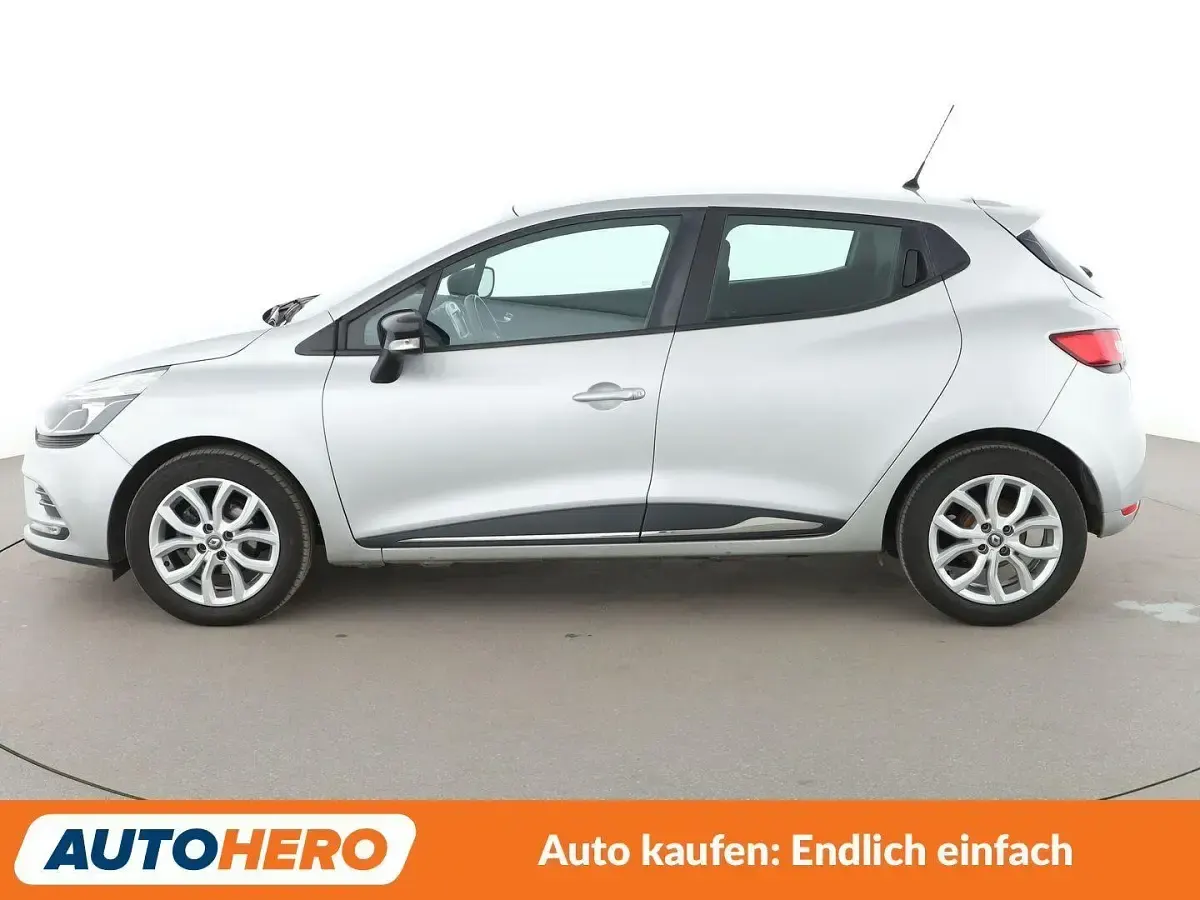 Używany Renault Clio V 76 KM (55 kW) 2021 Srebrny Hatchback