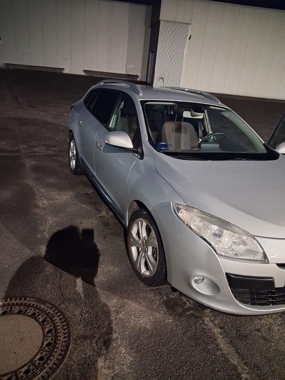 Gebraucht Renault Mégane III Dynamique 110 PS (80 kW) 2011 Grau Limousine