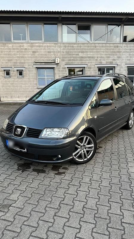 Grau Gebraucht 2007 Seat Alhambra Van / Kleinbus | 3.300 € (Etwas zu teuer) - Bild 1/4