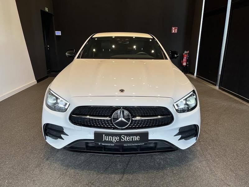 Gebraucht Mercedes E220 AMG 200 PS (147 kW) 2023 Unilack polarweiß Limousine