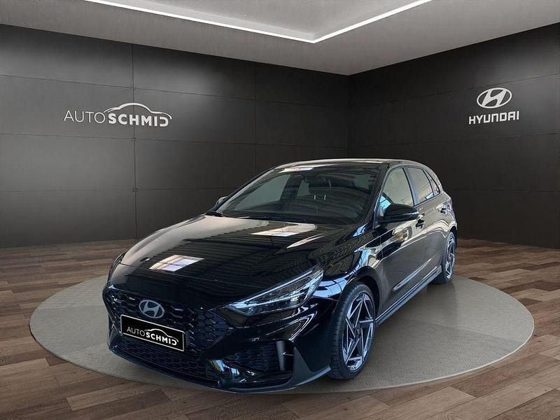 Abyss black / mic Neu 2025 Hyundai i30 N Line Limousine | 28.490 € (Fairer Preis) - Bild 1/4
