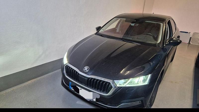 Schwarz Gebraucht 2021 Skoda Octavia Limousine | 18.899 € (Superpreis) - Bild 1/4