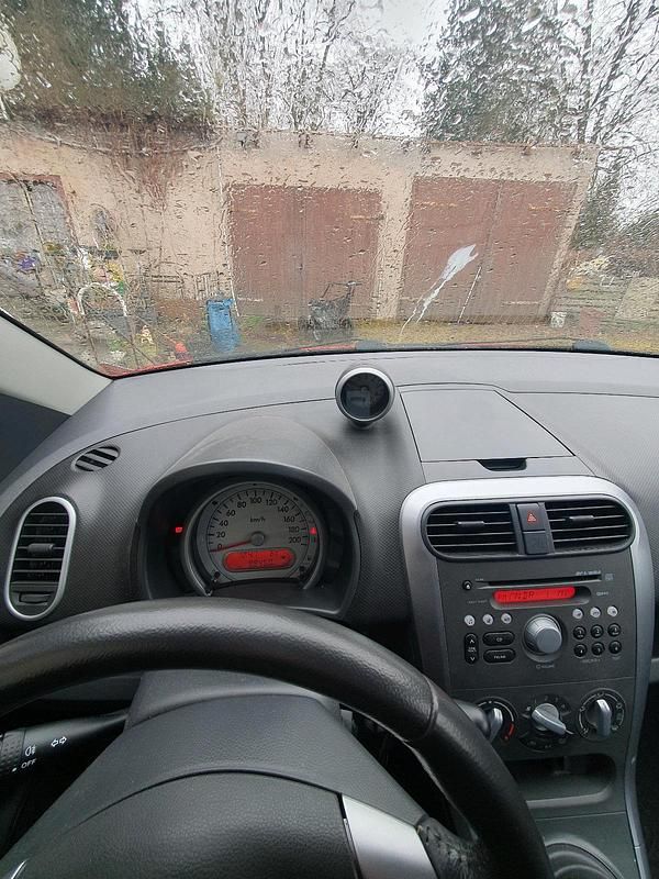 Usado Suzuki Splash 68 CV (50 kW) 2012 Rojo Utilitario