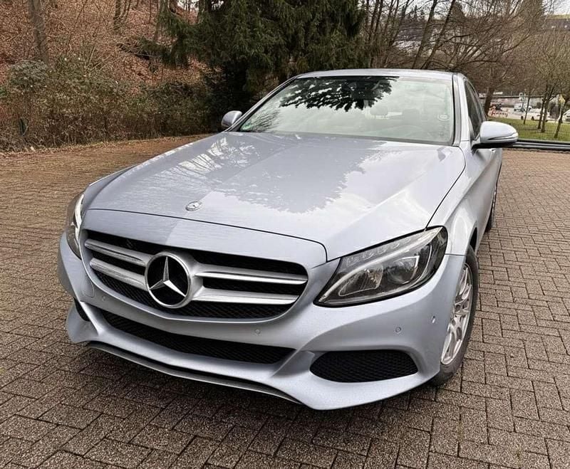 Grau Gebraucht 2017 Mercedes C180 Limousine | 18.250 € (Superpreis) - Bild 1/4